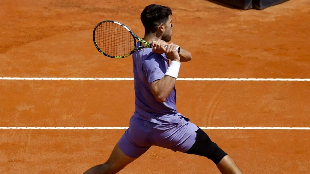 \"Mangio hamburger e pizza\": Carlos Alcaraz rivela la sorprendente dieta che lo ha portato al vertice del tennis Wed May 14 2025 17:03:57 GMT+0000 (Coordinated Universal Time)"